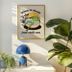 Mockup av Just Chill Out affisch på vägg – köp enkelt hos Bozetto i hög kvalitet
