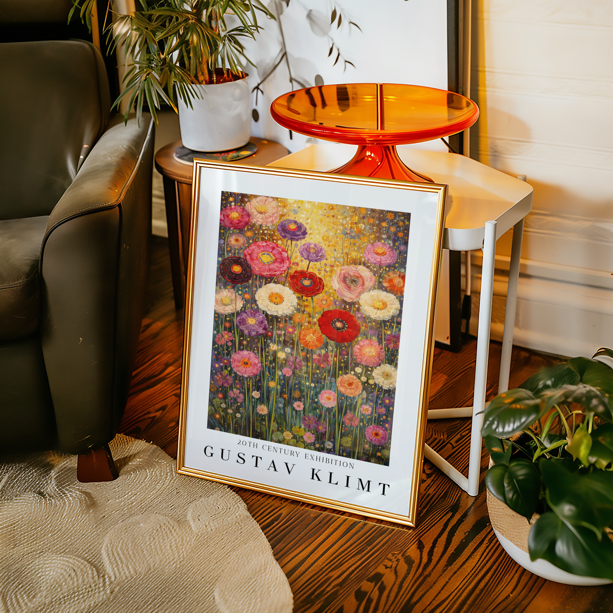 Mockup av Gustav Klimt Floral Reverie affisch på vägg – köp enkelt hos Bozetto i hög kvalitet