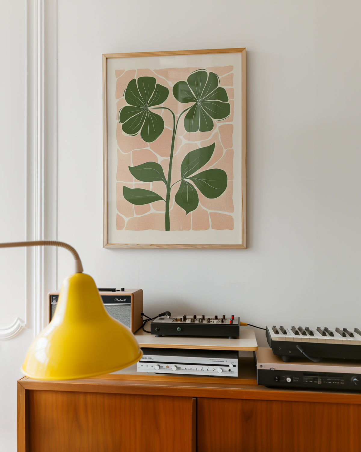 Mockup av Botanical minimalist nature affisch på vägg – köp enkelt hos Bozetto i hög kvalitet