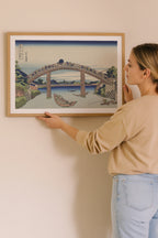Katsushika Hokusai Under Mannen Bridge at Fukagawa 1831 Poster – i rum 4