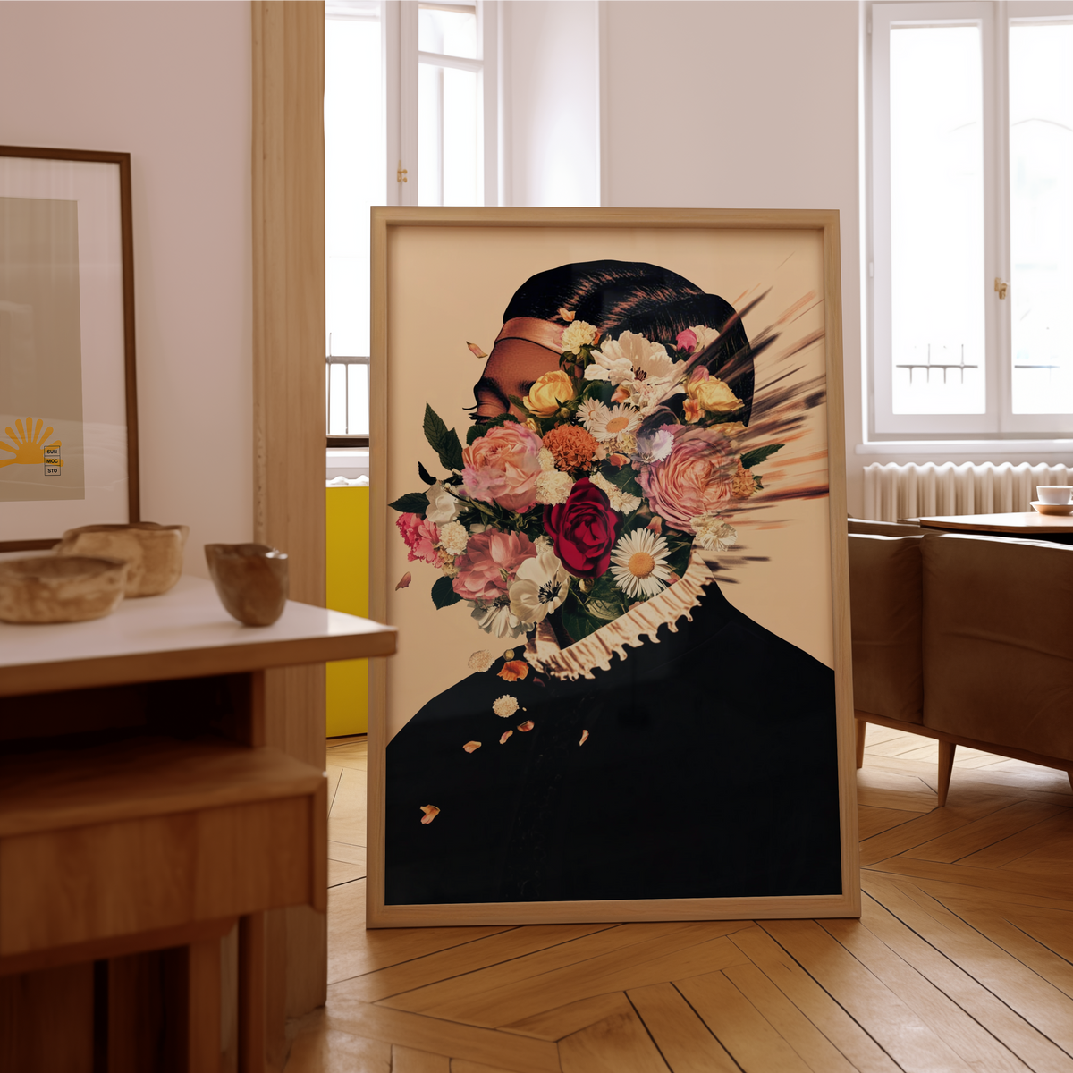 Mockup av Floral Explosion Portrait affisch på vägg – köp enkelt hos Bozetto i hög kvalitet