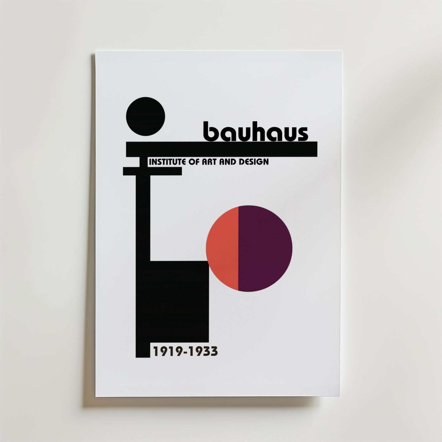 Bozetto Bauhaus Art and Design Poster visar geometriska former, djärva linjer och texten "bauhaus, INSTITUTE OF ART AND DESIGN, 1919-1933" på en vit bakgrund och förkroppsligar den minimalistiska Bauhaus-stilen.