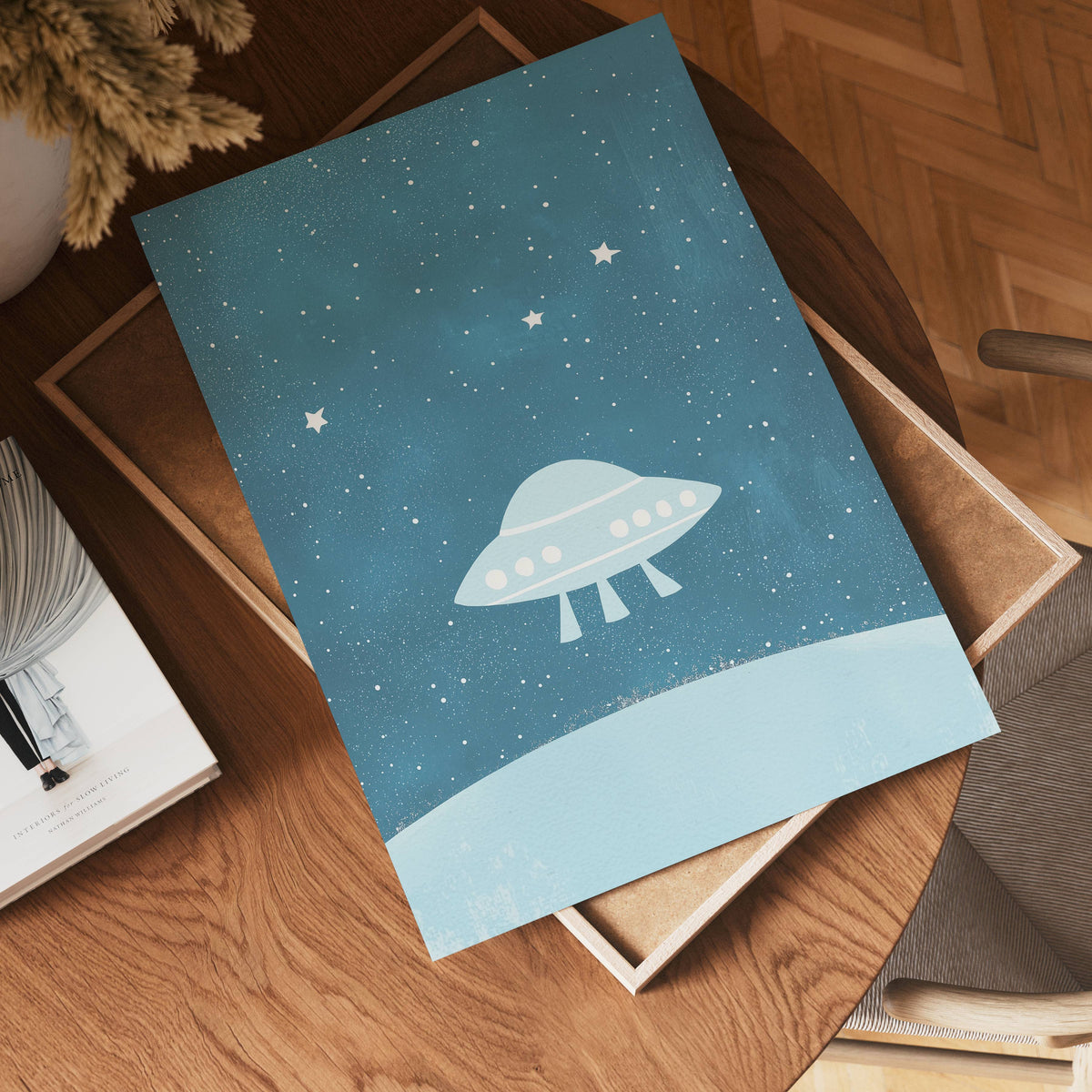 UFO Adventure konsttryck på vit bakgrund – elegant Bozetto affisch för hemmet i hög tryckkvalitet
