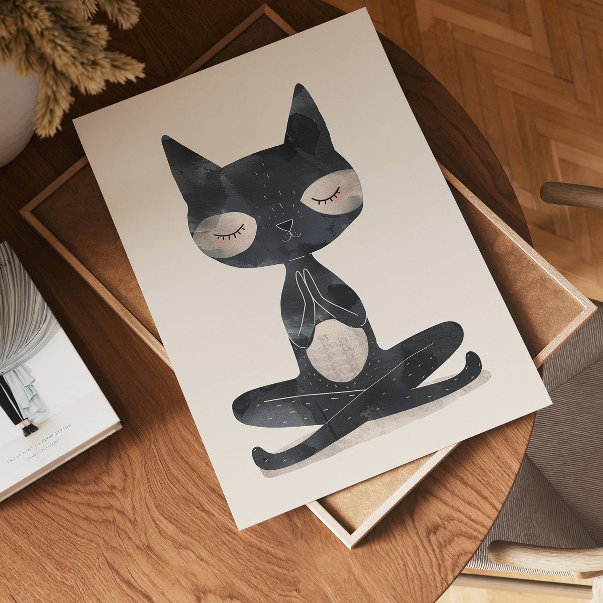 Zen Cat konsttryck på vit bakgrund – elegant Bozetto affisch för hemmet i hög tryckkvalitet