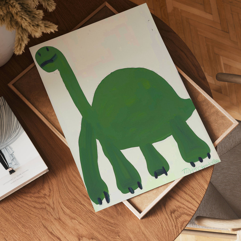 Happy Green Dino poster visad rakt fram – Bozetto affisch i hög tryckkvalitet i hög tryckkvalitet
