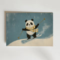 Skiing Panda – stilfullt konsttryck från Bozetto, tryckt på matt finpapper i hög tryckkvalitet