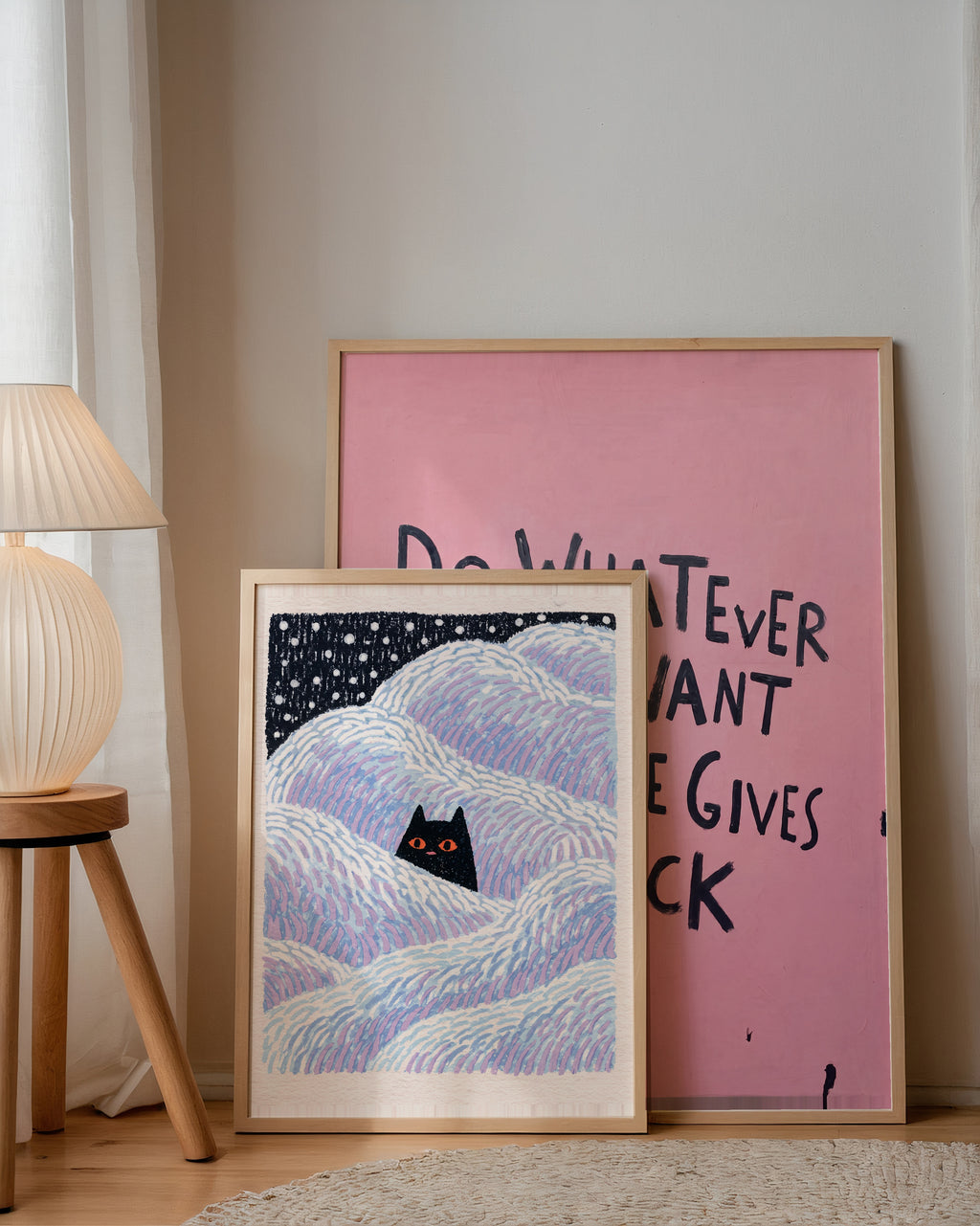 Hidden Cat Snowdrift Poster – två posters i rum 3