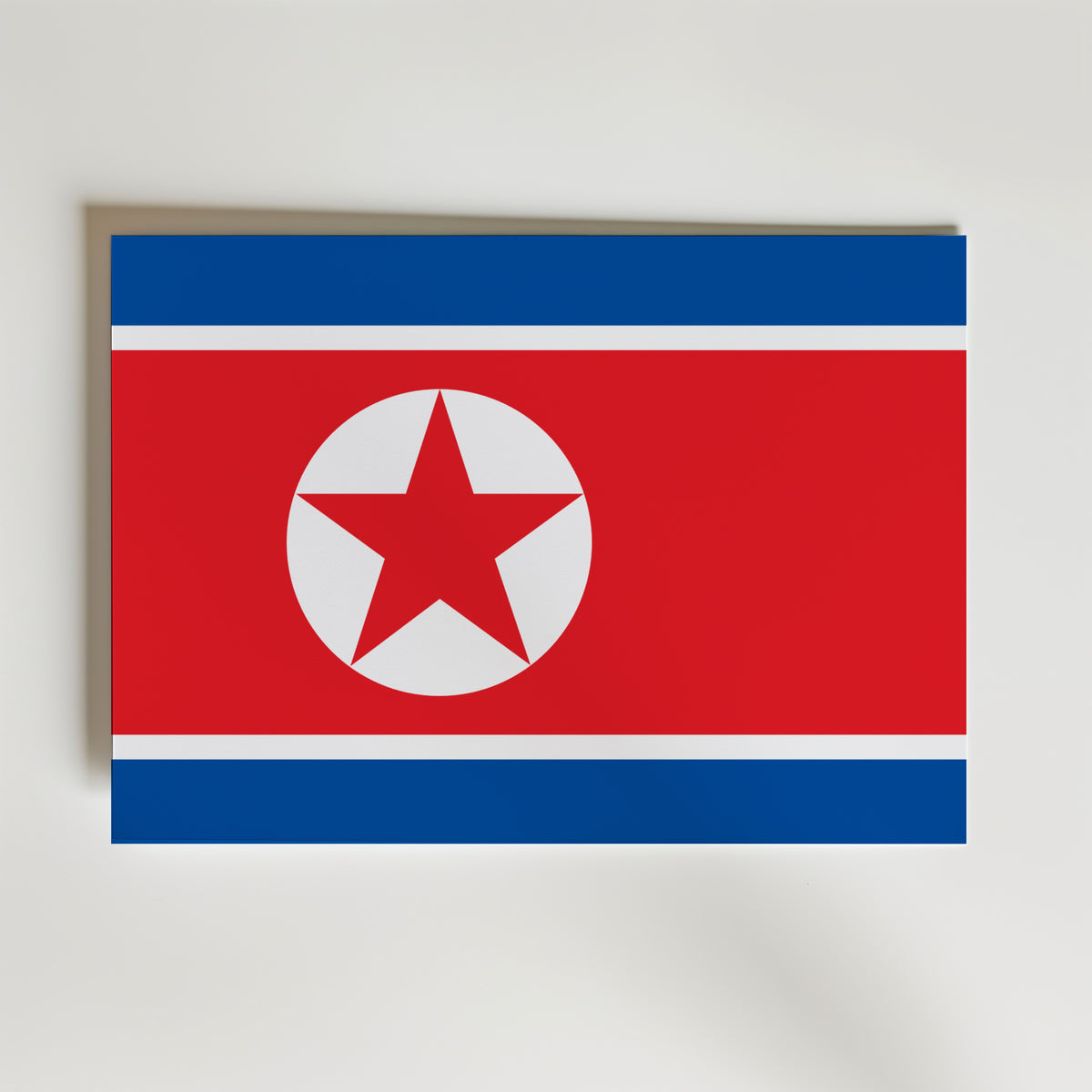 North Korea National Flag Poster – modern konst och stilren konsttryck för hemmet hos Bozetto