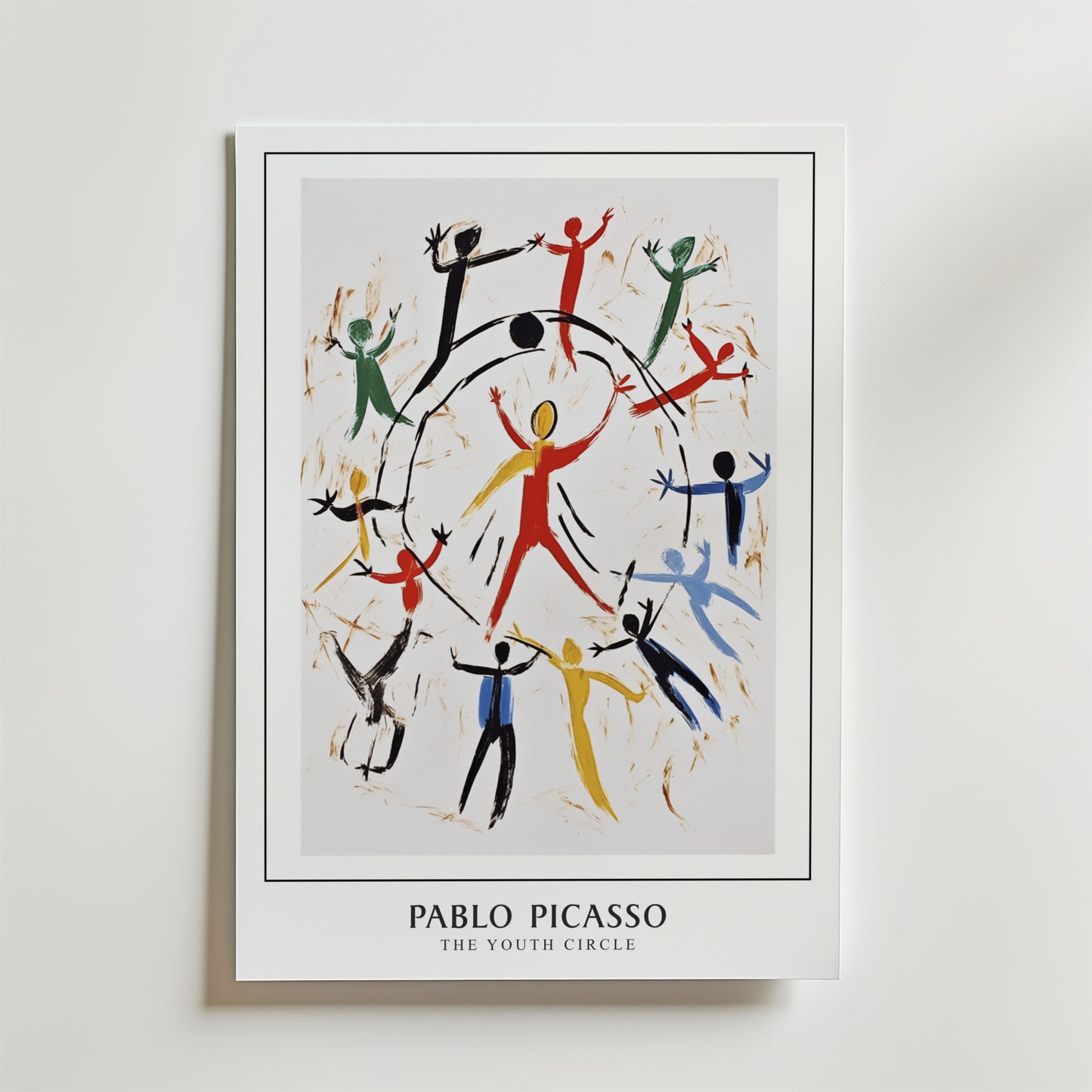 Affischen Bozetto Picasso The Youth Circle Poster visar färgglada dansande figurer i en cirkel, målade med livfulla penseldrag mot en vit bakgrund. "Pablo Picasso - The Youth Circle" står tryckt under det livfulla motivet.