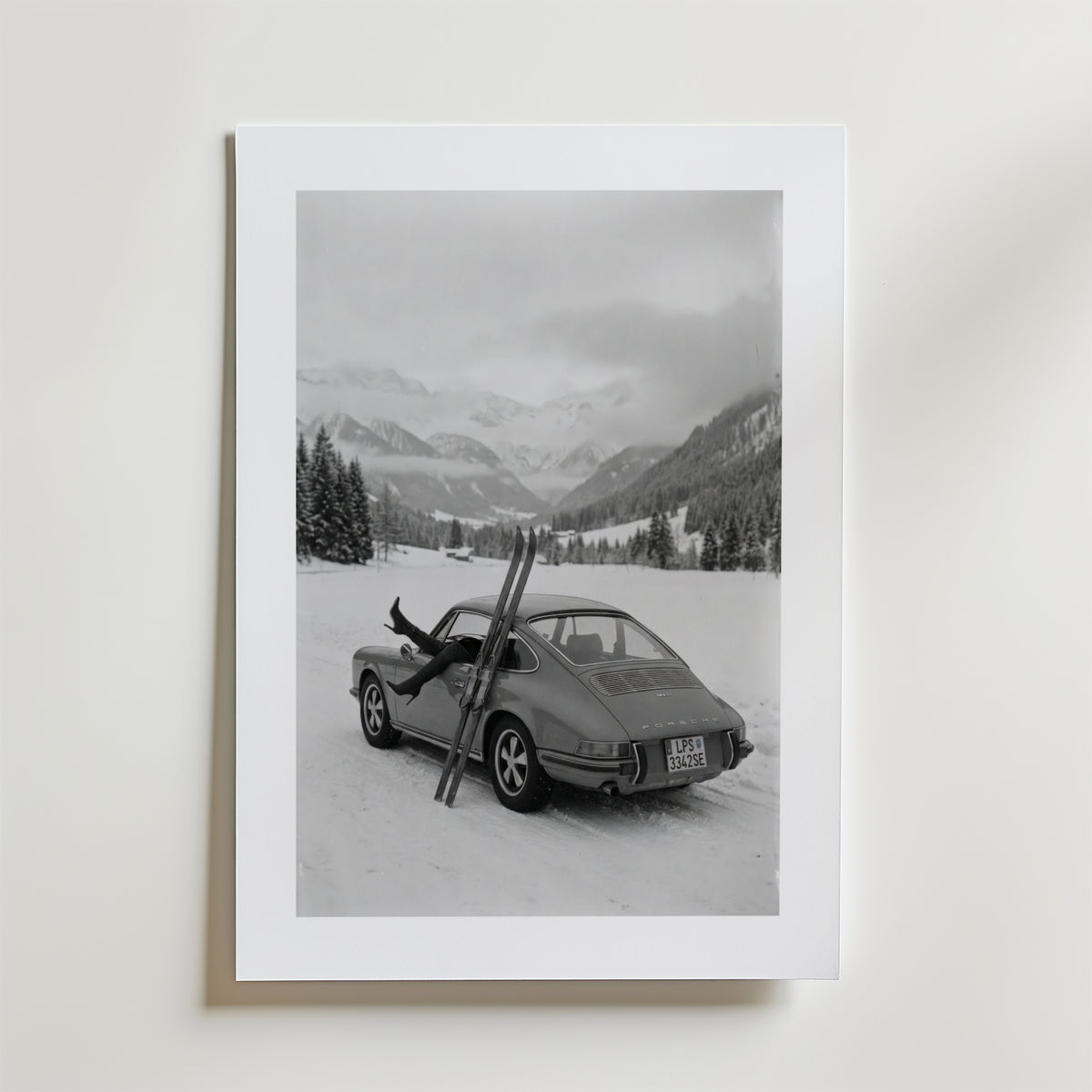 Alpine Escape Noir – stilfullt konsttryck från Bozetto, tryckt på matt finpapper