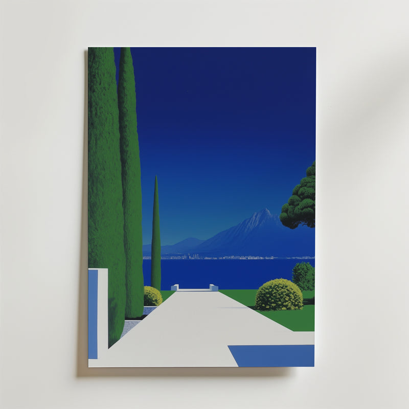 Postern Lake and Mountain Hiroshi Poster från Bozetto har minimalistiska träd, buskar, en vit stig, blå himmel, en djupblå sjö och avlägsna berg i rena former på en högkvalitativ yta - perfekt för en modern look på alla vita väggar.