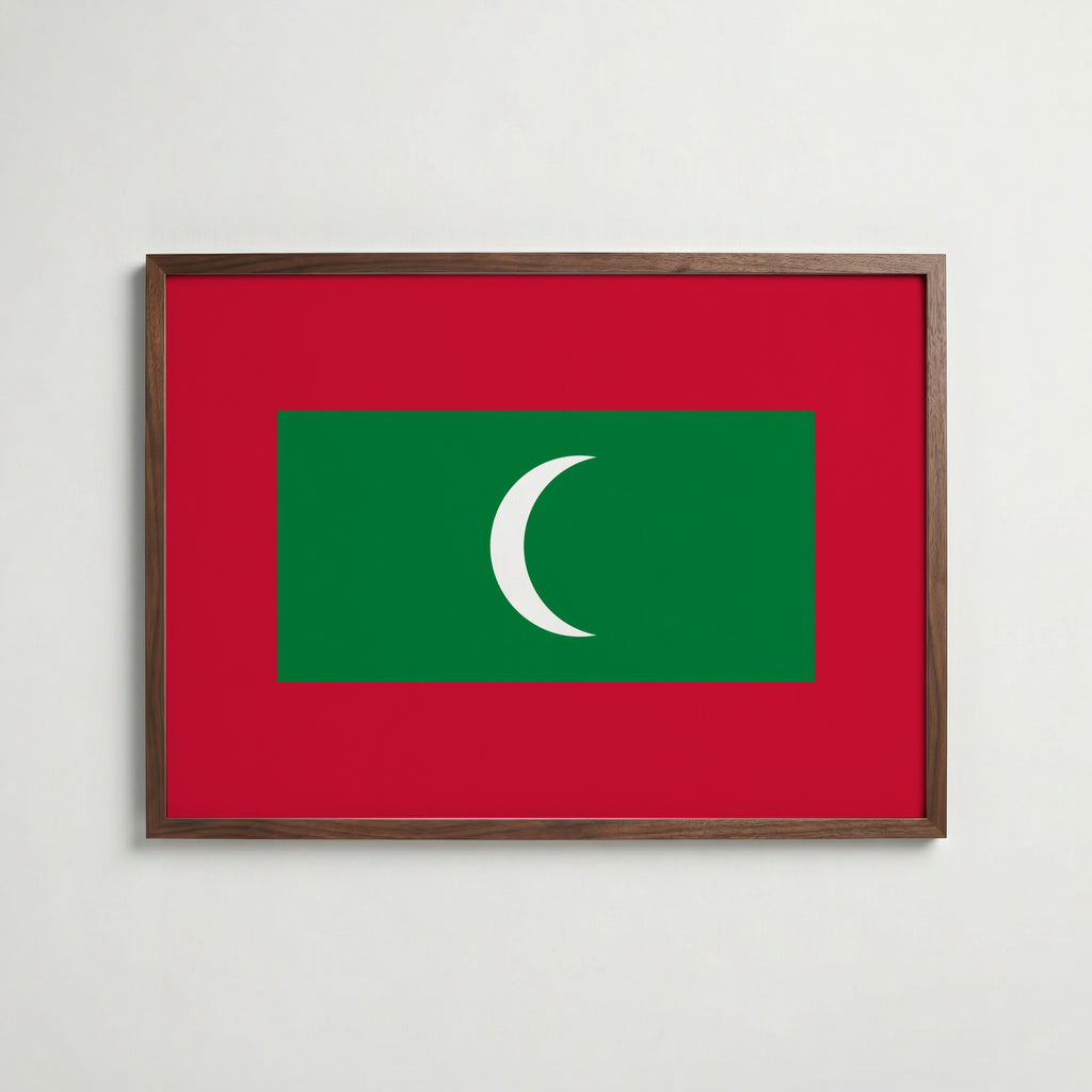 Maldives National Flag Poster i valnötsram – varm konstaffisch för hemmet från Bozetto