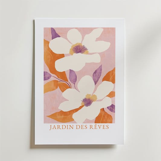 Bozetto Jardin Des Reves Poster visar två stora vita blommor med orange blad och lila detaljer på en mjuk rosa bakgrund, avslutat med fet orange text. Tryckt på premiumpapper för hög kvalitet.