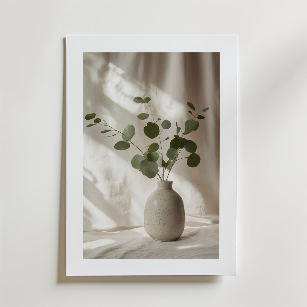 Eucalyptus Vase – stilfullt konsttryck från Bozetto, tryckt på matt finpapper i hög tryckkvalitet