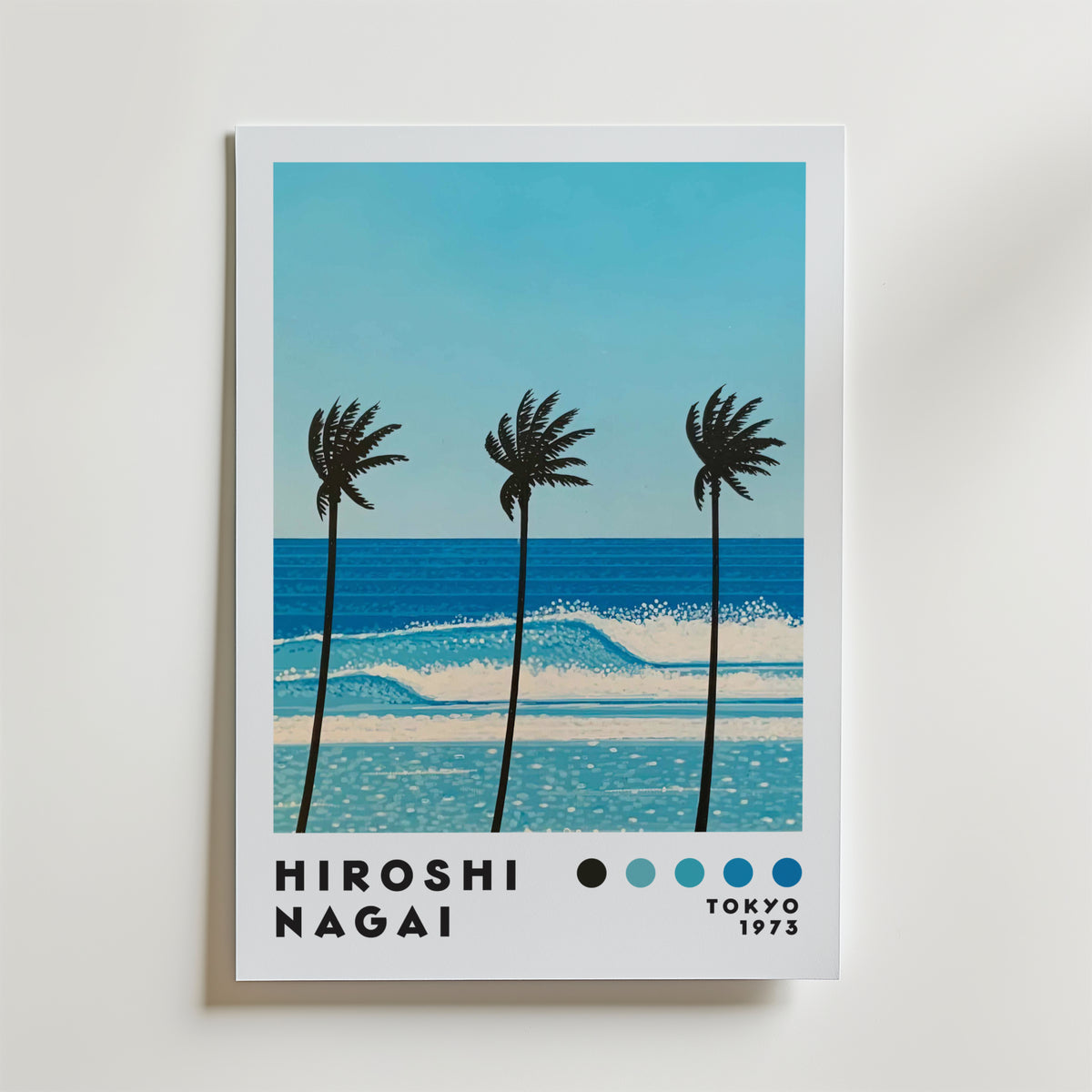 Mockup av Hiroshi Nagai Palm Breeze affisch på vägg – köp enkelt hos Bozetto i hög kvalitet