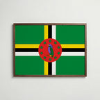 Dominica National Flag Poster i valnötsram – varm konstaffisch för hemmet från Bozetto