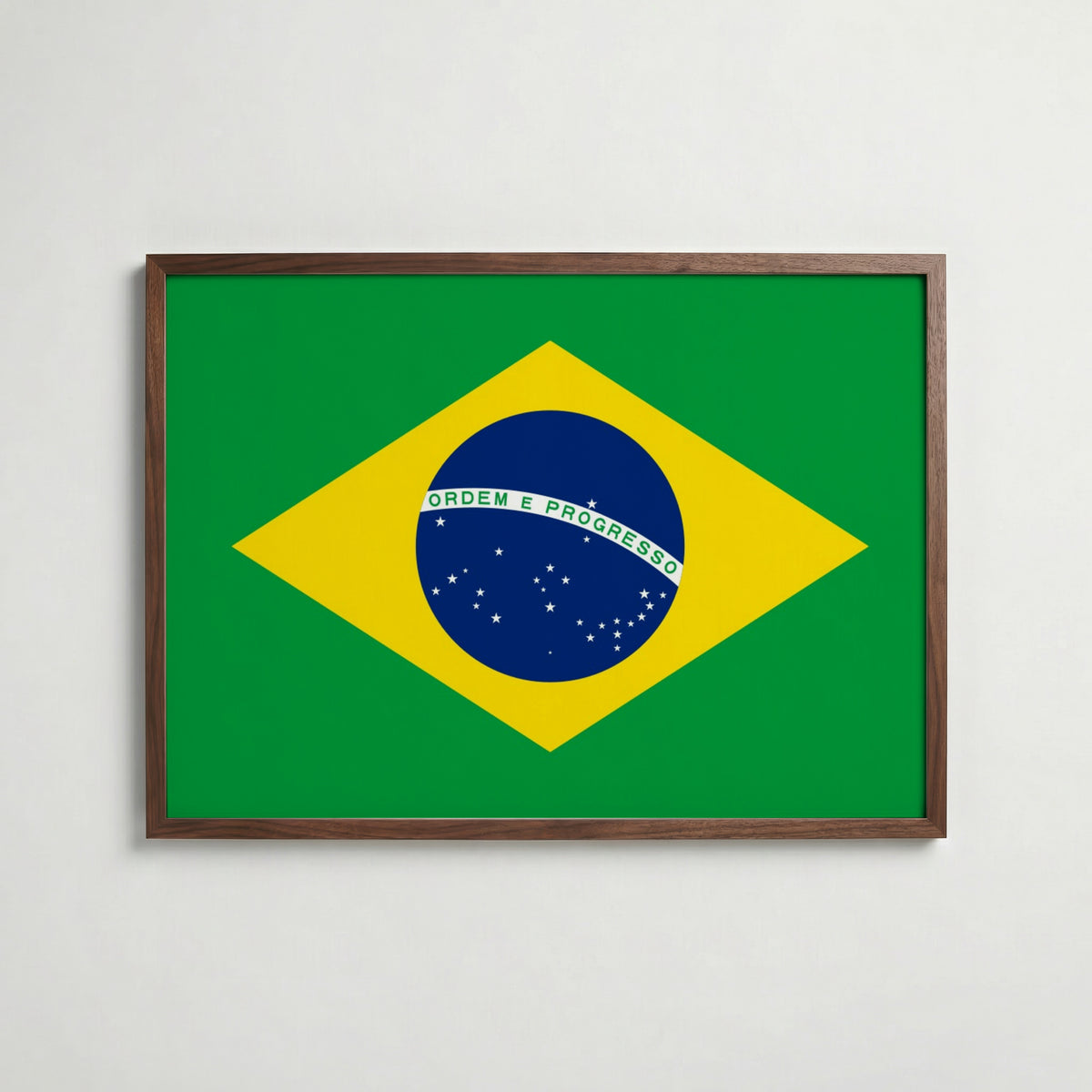 Brazil National Flag Poster i valnötsram – varm konstaffisch för hemmet från Bozetto