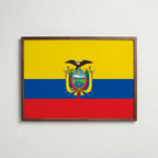 Ecuador National Flag Poster i valnötsram – varm konstaffisch för hemmet från Bozetto