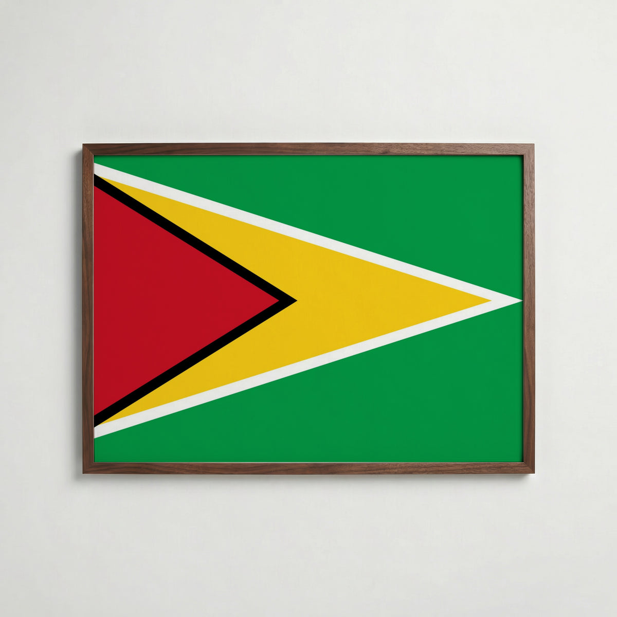 Guyana National Flag Poster i valnötsram – varm konstaffisch för hemmet från Bozetto