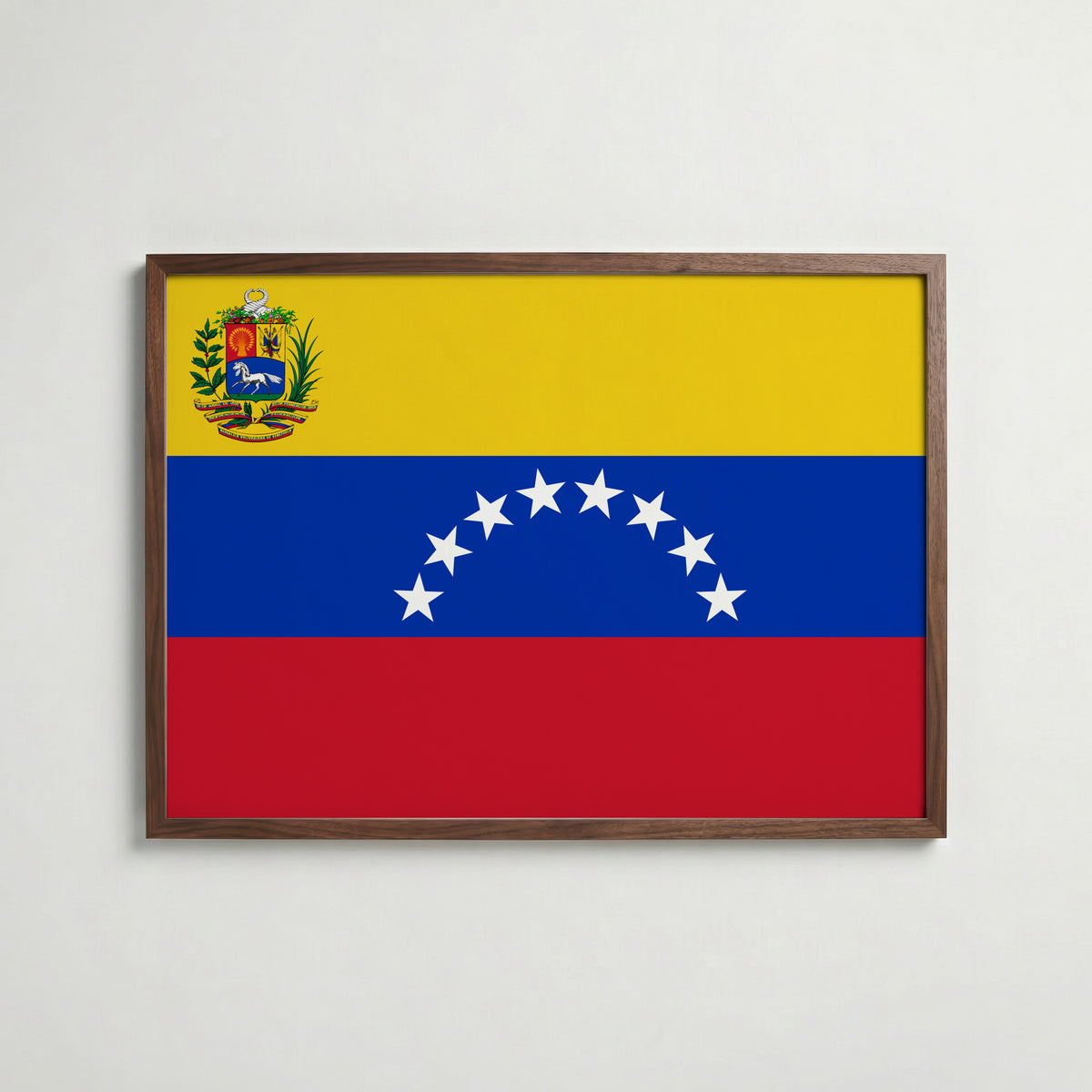 Venezuela National Flag Poster i valnötsram – varm konstaffisch för hemmet från Bozetto