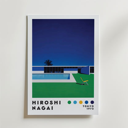 Hiroshi Nagai Minimalist Poolside Poster från Bozetto visar ett modernistiskt lyxhus, pool, gräsmatta och palm på natten med "HIROSHI NAGAI" och "TOKYO 1973" under, vilket framkallar en slående Hiroshi Nagai-posterestetik.