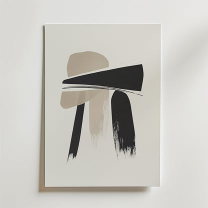 Bozetto Abstract Brushstroke Art Poster - en minimalistisk affisch med överlappande beige och svarta penseldrag på vitt. Modern, balanserad konst på premiumpapper, perfekt för alla rum.