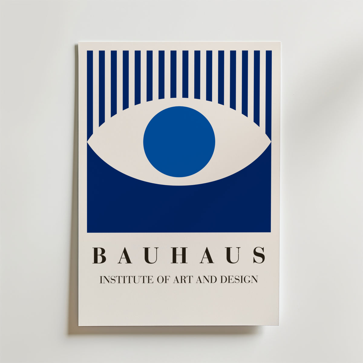 Bauhaus Blue Eye – stilfullt konsttryck från Bozetto, tryckt på matt finpapper i hög tryckkvalitet