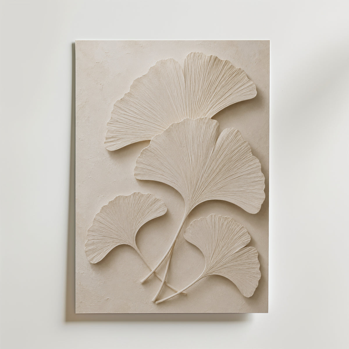 Ginkgo Relief affisch inramad i neutral ram – se hur konsttrycket ser ut, Bozetto