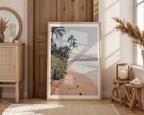 Mockup av Coastal Palm Serenity affisch på vägg – köp enkelt hos Bozetto i hög kvalitet