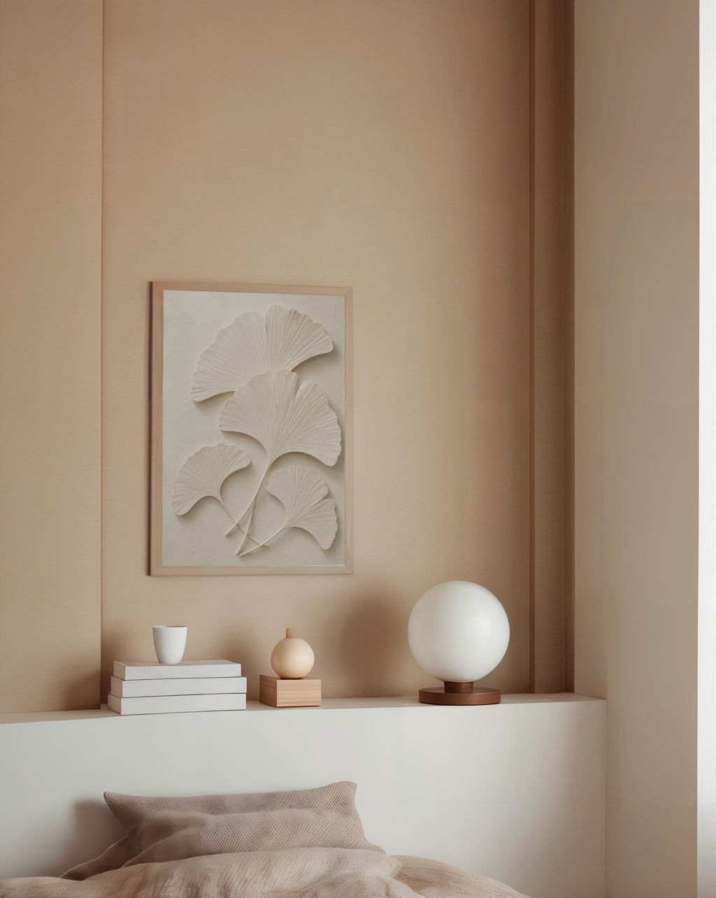 Ginkgo Relief affisch i minimalistiskt sovrum – köp enkelt hos Bozetto i hög kvalitet
