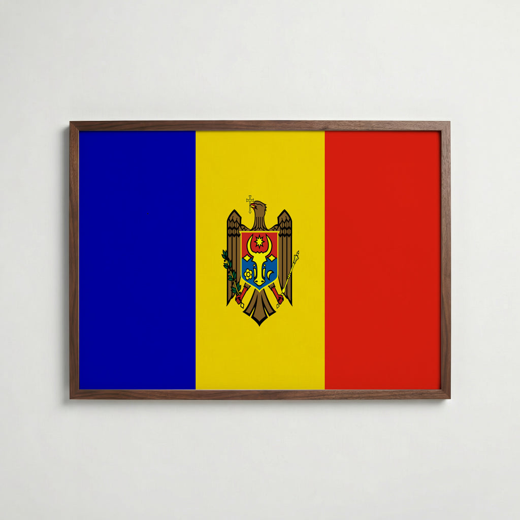 Moldova National Flag Poster i valnötsram – varm konstaffisch för hemmet från Bozetto