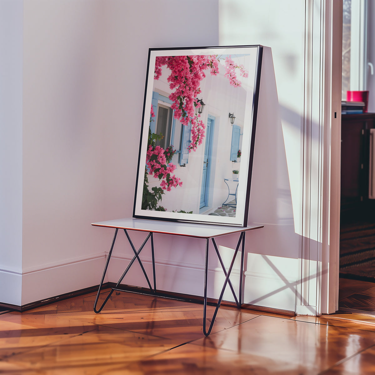 Mockup av Mediterranean Bloom Terrace affisch på vägg – köp enkelt hos Bozetto i hög kvalitet