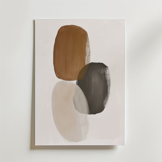 Postern Earth Harmony Poster från Bozetto har tre överlappande, oregelbundna ovaler i brunt, mörkgrått och beige på vitt, tryckt på premiumpapper med en lyxig matt finish för en modern, abstrakt touch.