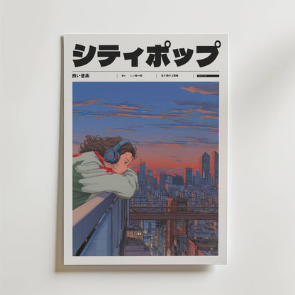 Bozetto "Echoes at Dusk Poster" föreställer en illustrerad flicka med hörlurar som lutar sig ut på en balkong och tittar på en stadssilhuett i skymningen. Japansk text accentuerar den varma orange och blå himlen ovanför.