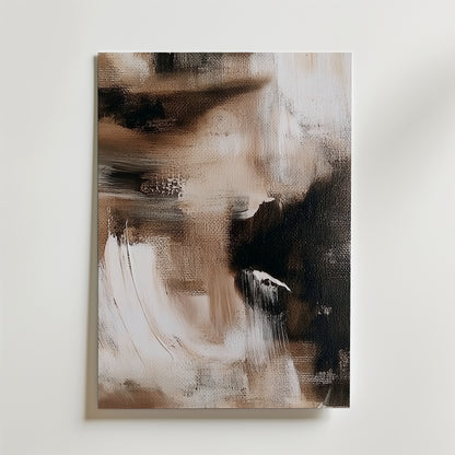 Abstract Shadows Poster by Bozetto har jordnära bruna, svarta och vita penseldrag på en lyxigt matt yta. Affischen är tryckt på FSC-certifierat premiumpapper och visas på en vit vägg för en dynamisk och modern look.