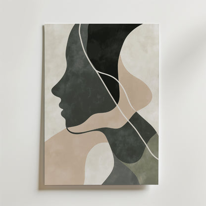 Bozetto Abstract Face Shape Poster visar en minimalistisk sidoprofil med överlappande organiska former i svart, beige, olivgrönt och kräm, accentuerad av en vit linje och tryckt på premiumpapper för en högkvalitativ finish.
