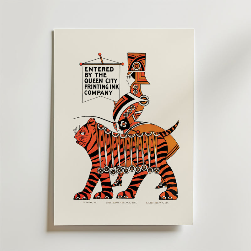 Postern Entered By The Queen från Bozetto har en geometrisk tiger med en figur som håller en banderoll, tryckt i orange, svart och vitt på FSC-certifierat premiumpapper.