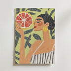 Citrus Muse – stilfullt konsttryck från Bozetto, tryckt på matt finpapper i hög tryckkvalitet