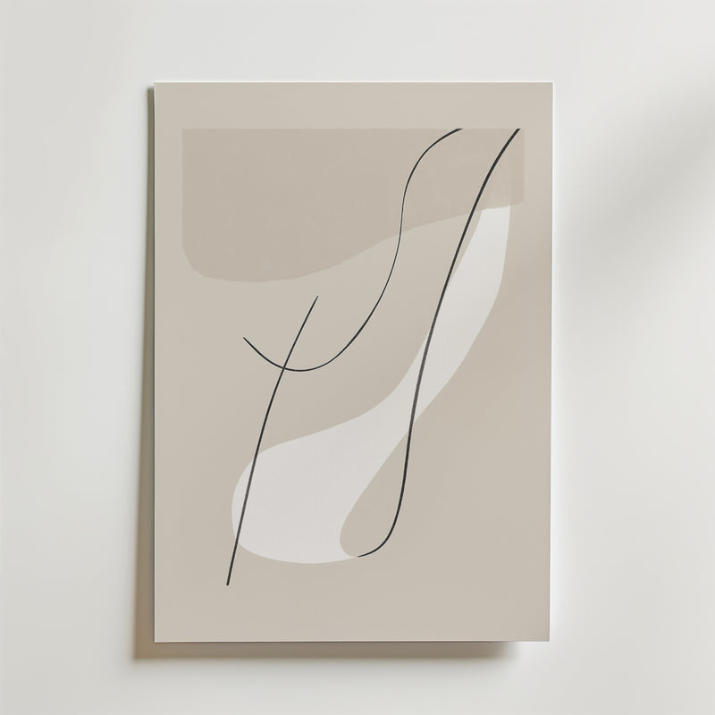 Bozetto Abstract Lines Poster har oregelbundna former i kräm och taupe med två tunna, böjda svarta linjer på beige premiumpapper. Den minimalistiska, moderna designen och den matta ytan ger en sofistikerad touch till alla utrymmen.