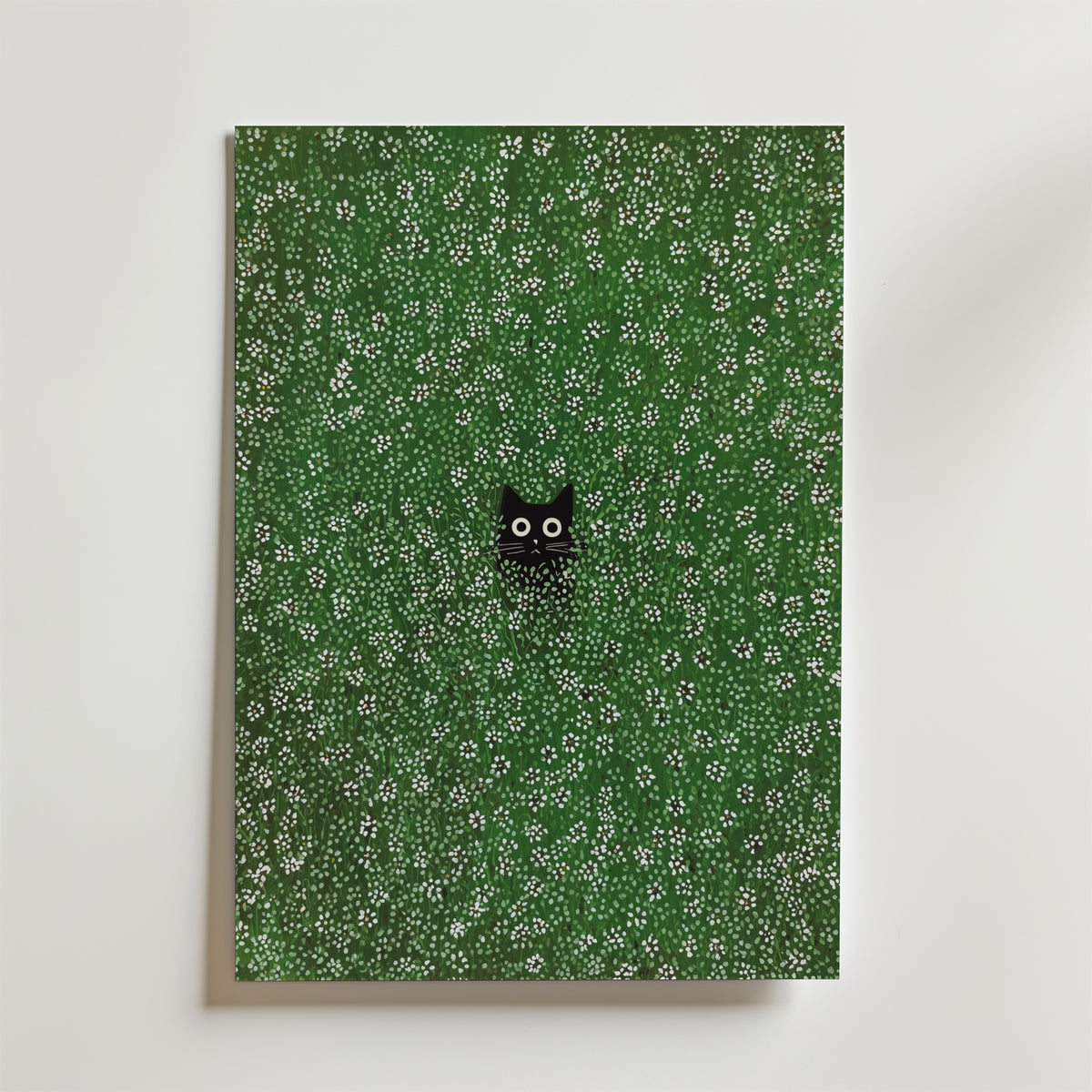 Hidden Meadow Cat – stilfullt konsttryck från Bozetto, tryckt på matt finpapper i hög tryckkvalitet