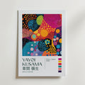 Mockup av Yayoi Kusama Cosmic Polka affisch på vägg – köp enkelt hos Bozetto i hög kvalitet