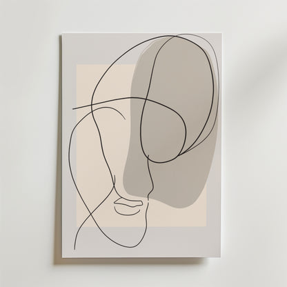 Beige Abstract Face Silhouette Poster från Bozetto har minimalistisk linjekonst på vit canvas med mjuka beige och grå toner. Postern är tryckt på premiumpapper och tillför subtil elegans och en modern touch till alla rum.