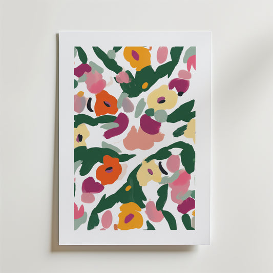 Plakatet Bold Abstract Floral Poster från Bozetto har levande gröna, rosa, gula, orange och röda penseldrag i ett blommotiv på vitt, satt i en vit matt ram. Tryckt på FSC-certifierat premiumpapper för långvarig kvalitet.
