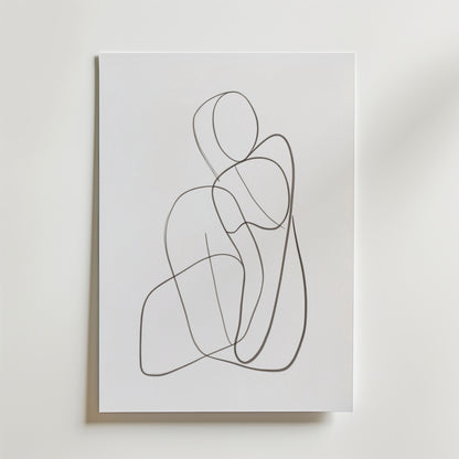 Seated Abstract Figure Poster från Bozetto har minimalistiska, överlappande svarta linjer på vit canvas, som antyder en sittande figur. Affischen är tryckt på premiumpapper med en lyxigt matt yta och ger en elegant och modern finish.