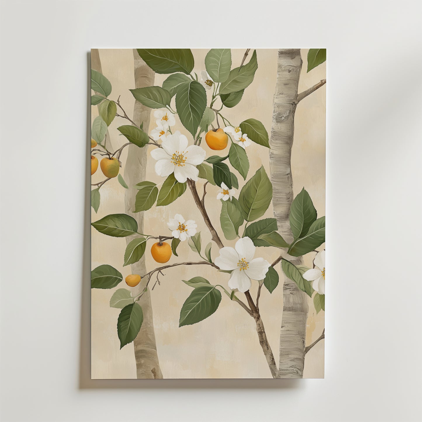 Apricot Bloom Poster från Bozetto föreställer trädgrenar med gröna blad, vita blommor och orange frukt på en ljusbeige bakgrund med björkstammar, vilket skapar en harmonisk känsla. Tryckt på exklusivt premiumpapper.