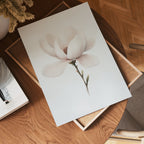Minimalist magnolia poster visad rakt fram – Bozetto affisch i hög tryckkvalitet