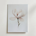 Minimalist magnolia – stilfullt konsttryck från Bozetto, tryckt på matt finpapper