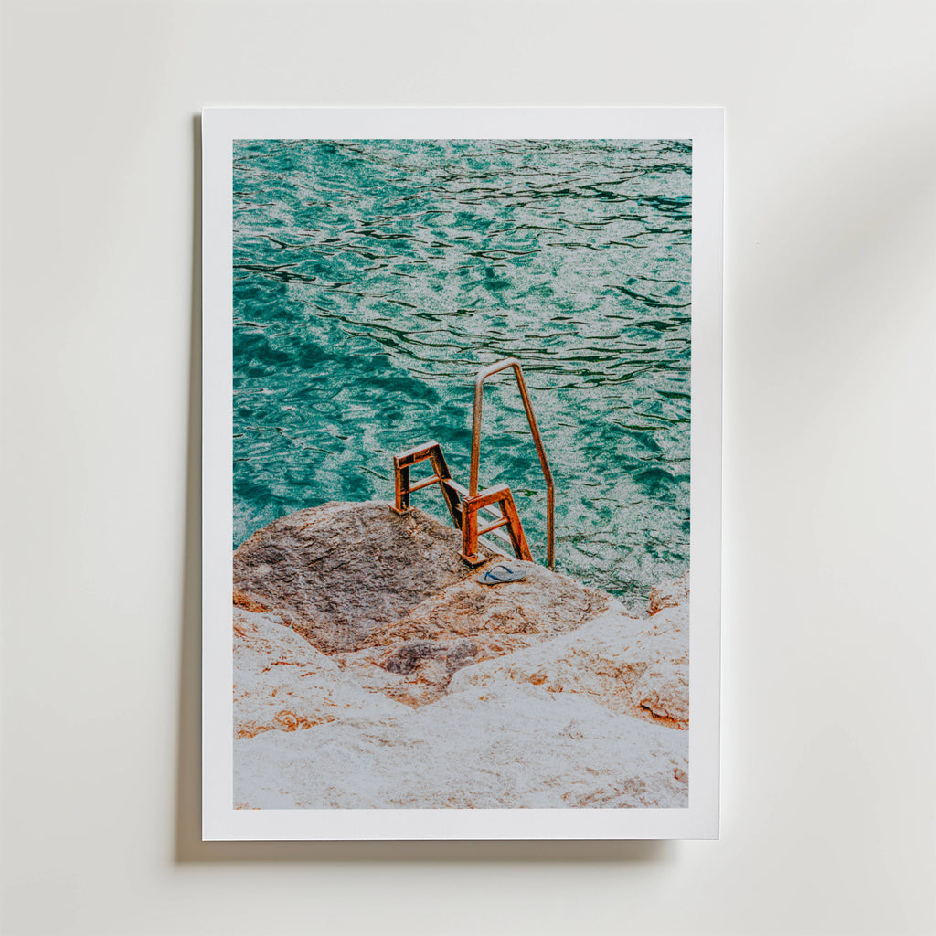 Mediterranean Swim Point – stilfullt konsttryck från Bozetto, tryckt på matt finpapper