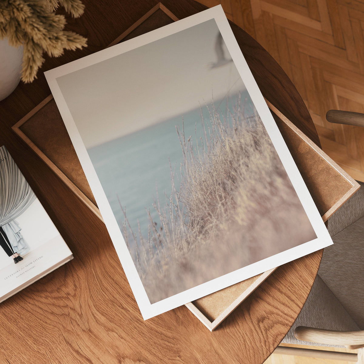 Soft Coastline Breeze poster visad rakt fram – Bozetto affisch i hög tryckkvalitet