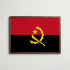 Angola National Flag Poster i valnötsram – varm konstaffisch för hemmet från Bozetto